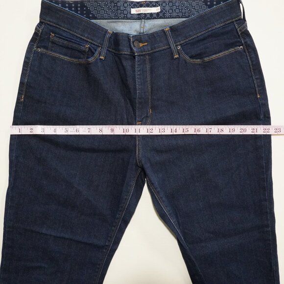 Levis 525 Jeans - Picture 10 of 11